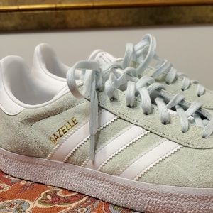 Light seafoam green Gazelles